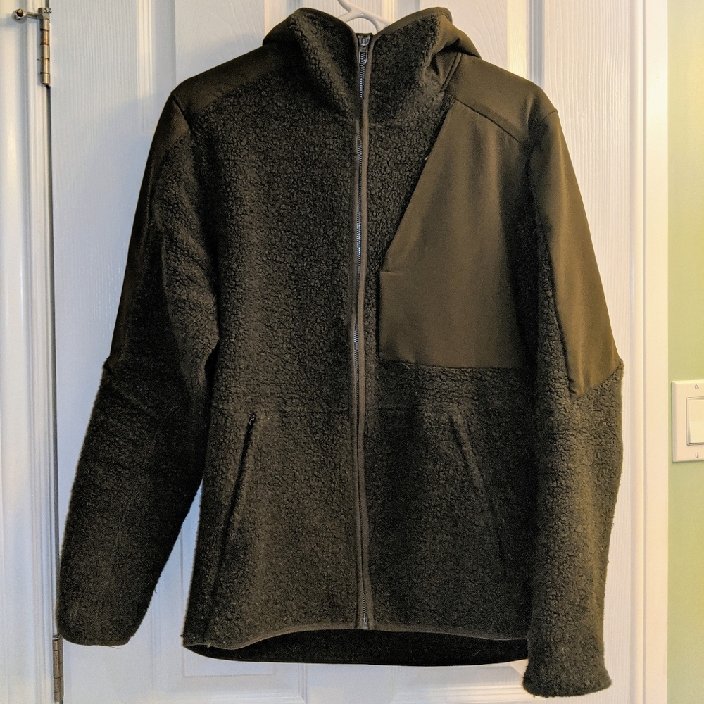 Lululemon Tundra Trek
